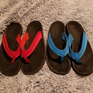 2 pairs olukai Ohana sandals